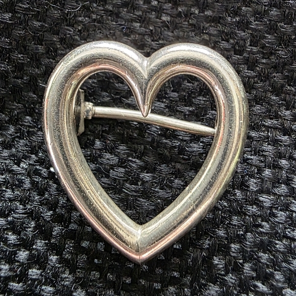 Jewelry - Elegant Sterling Silver Open Heart Pin